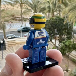 Ayrton Senna Williams F1 formula 1 F1 grand prix pilota figura driver Super suit and super helmet in minifigure from the Sports Car Racing Race Suits store collection.