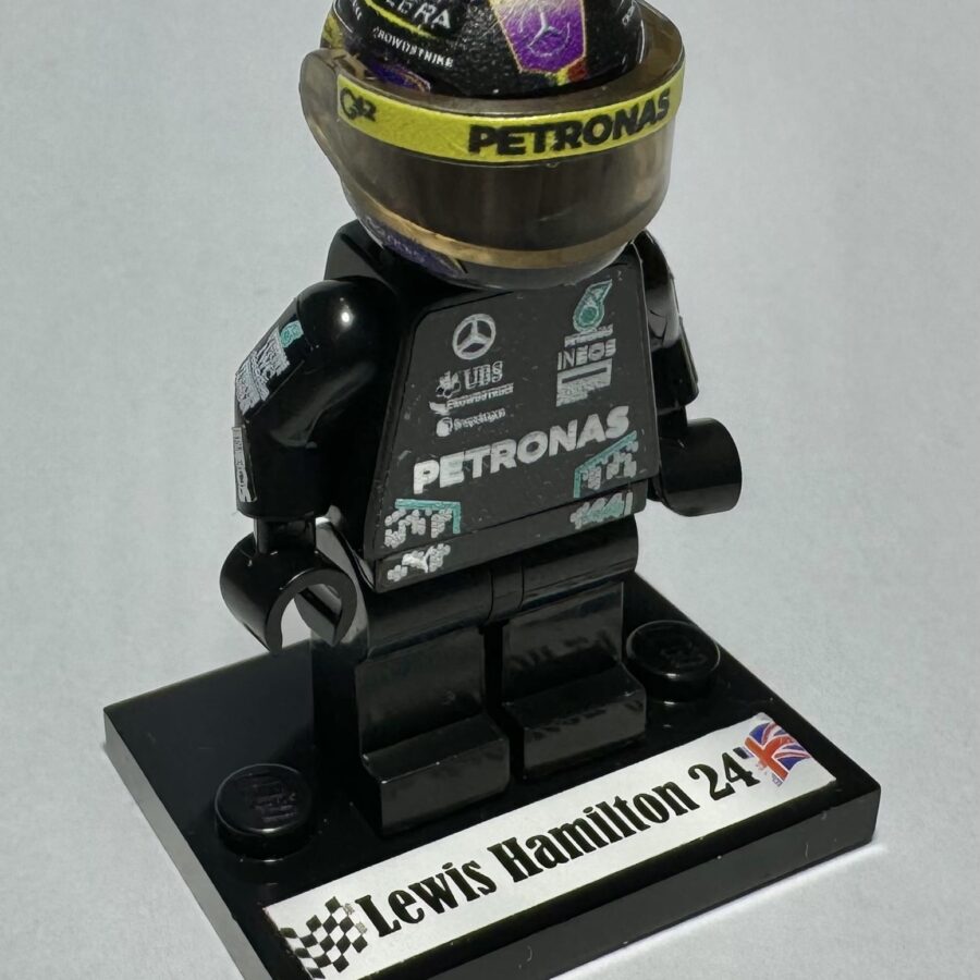 Lewis Hamilton 2024 Mercedes F1 formula 1 F1 grand prix pilota figura driver Super suit and super helmet in minifigure from the Sports Car Racing Race Suits store collection.